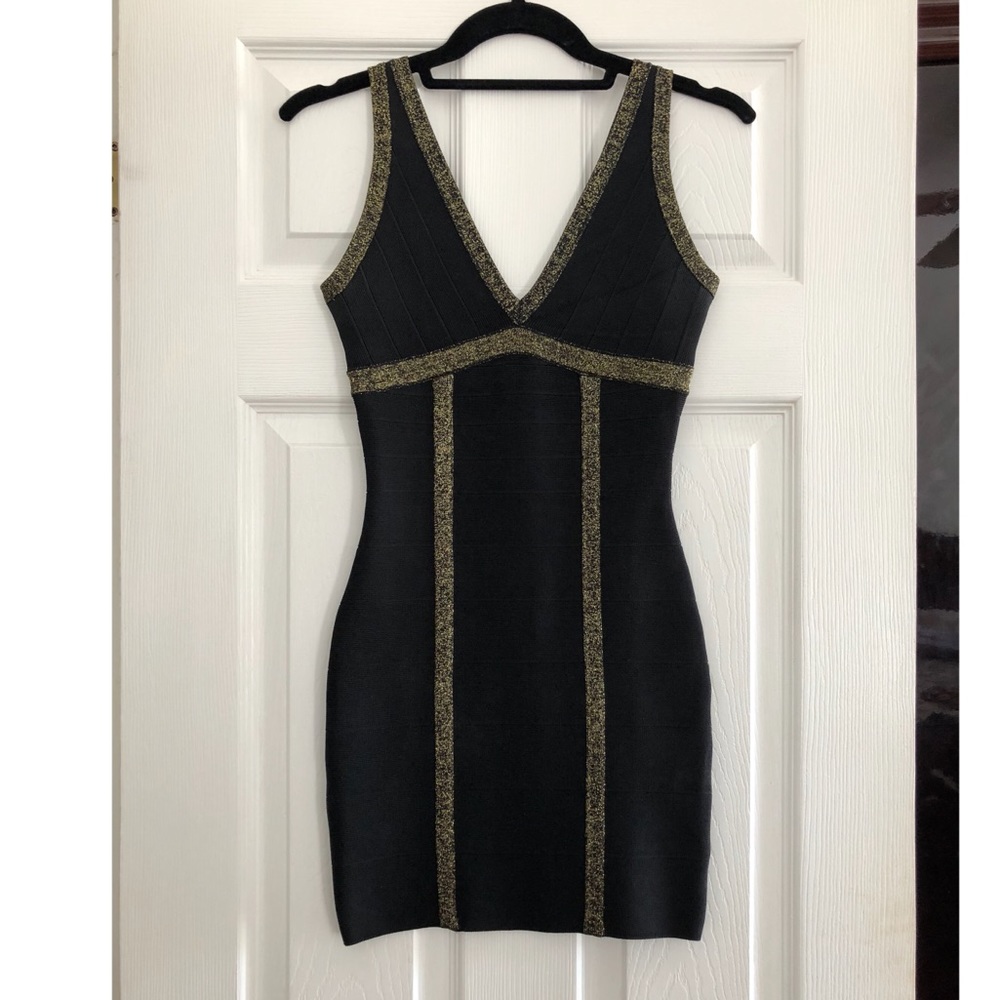 Bebe black sleeveless V front & V back short dress